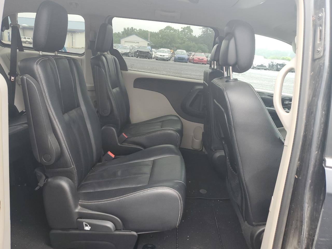 2013 Chrysler Town & Country Touring VIN: 2C4RC1BGXDR742433 Lot: 61908184