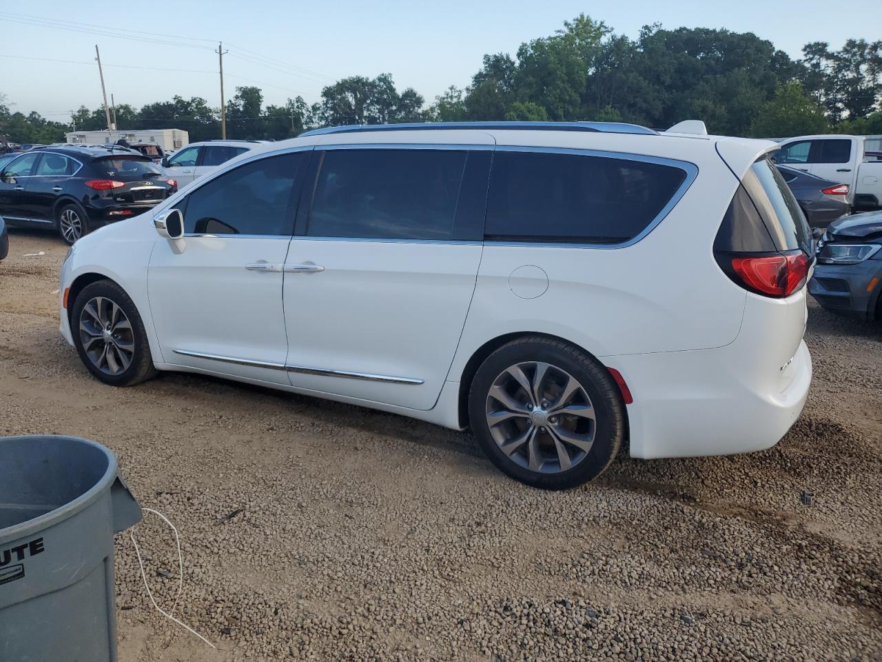 2C4RC1GG8HR570045 2017 CHRYSLER PACIFICA - Image 2