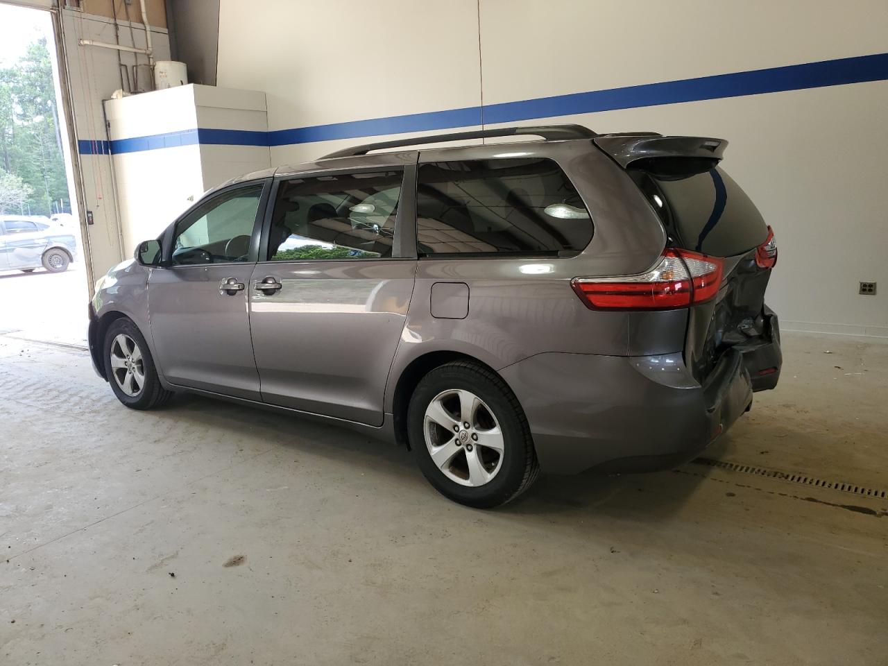 5TDKK3DCXFS528675 2015 TOYOTA SIENNA - Image 2