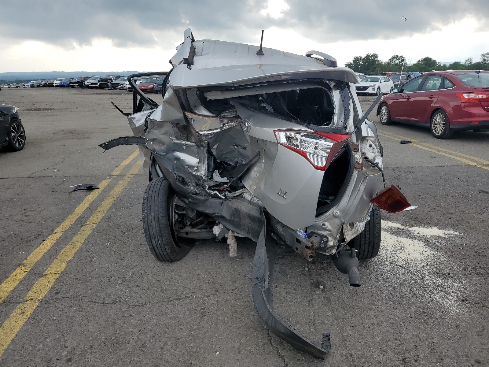 JTMBFREV6FJ040859 2015 Toyota Rav4 Le