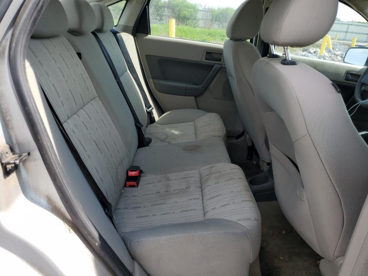 2010 Ford Focus - Image 11