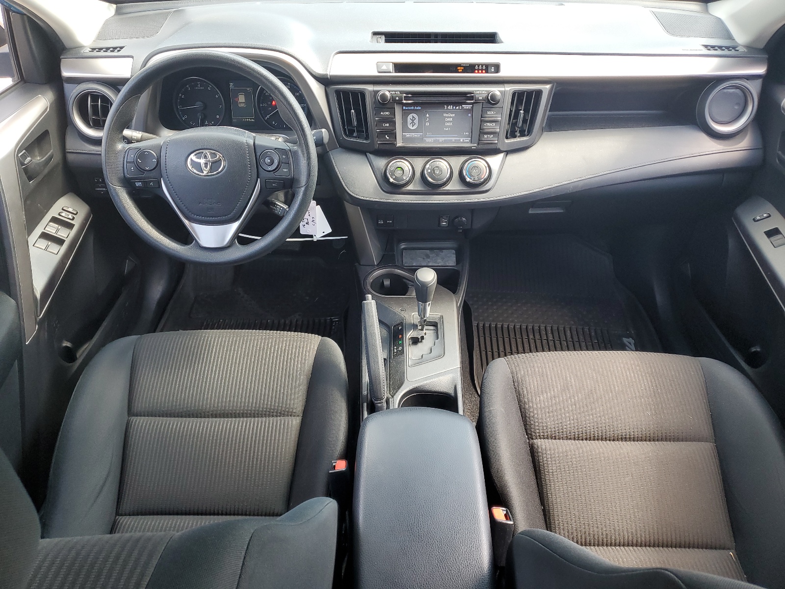 JTMBFREV8JD247034 2018 Toyota Rav4 Le