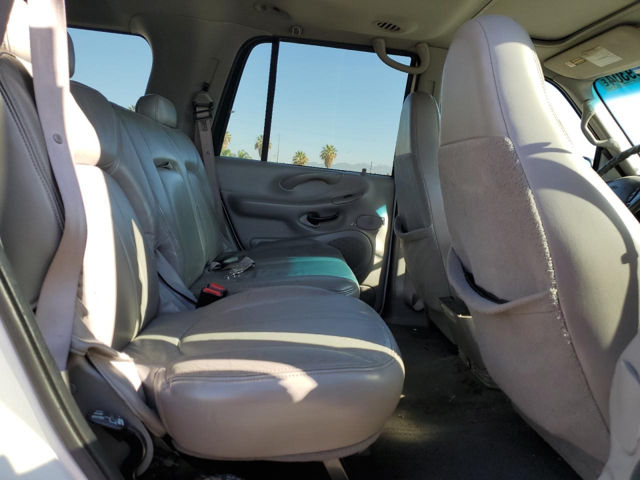 2000 Ford Expedition Eddie Bauer VIN: 1FMPU18L0YLA83071 Lot: 63739304