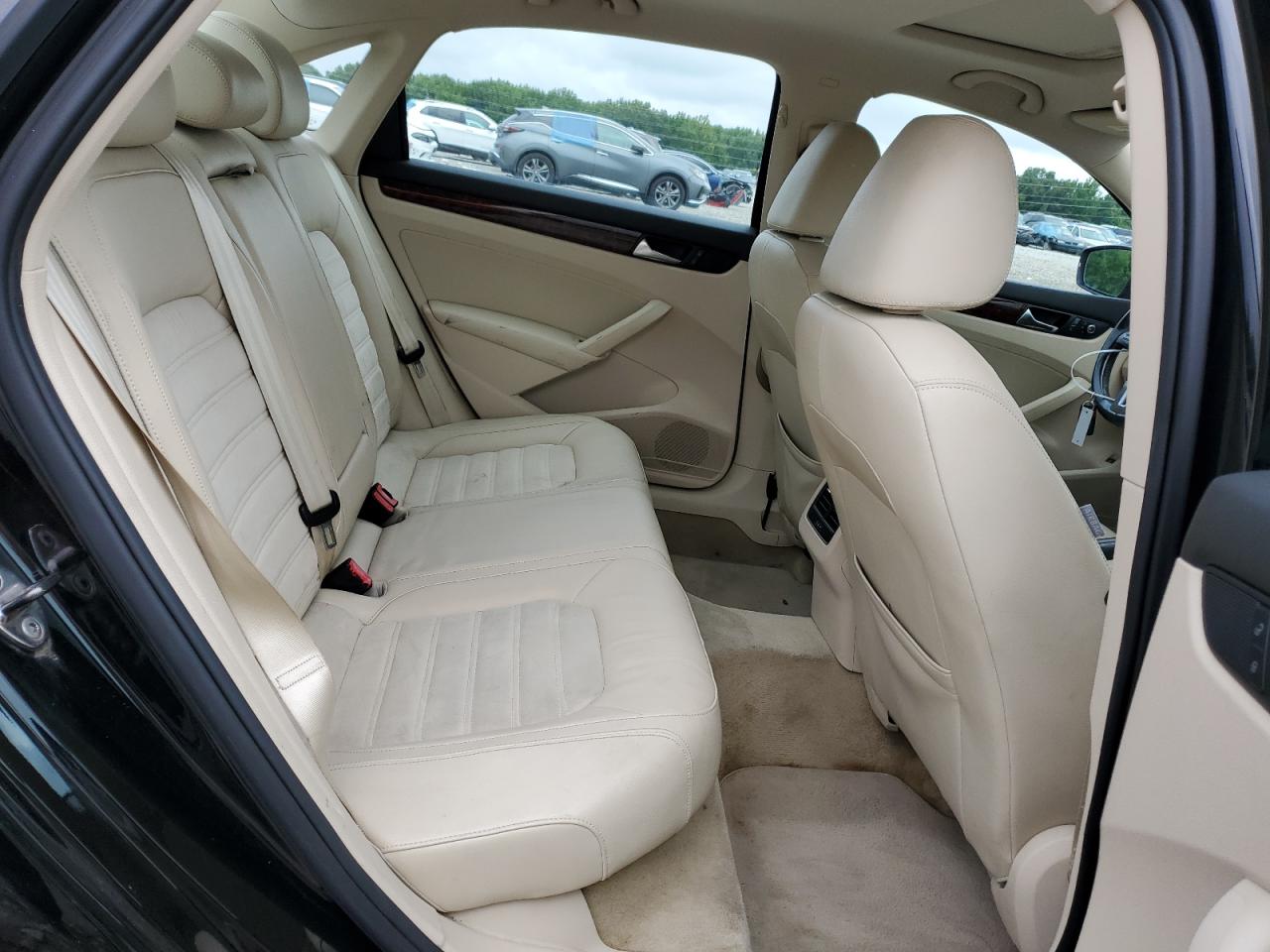 2013 Volkswagen Passat Sel VIN: 1VWCH7A35DC029065 Lot: 64450884