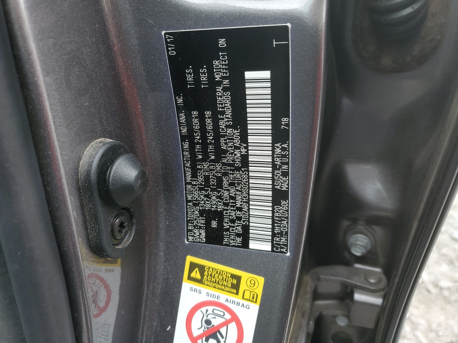 5TDZARFH3HS026851 2017 Toyota Highlander Le