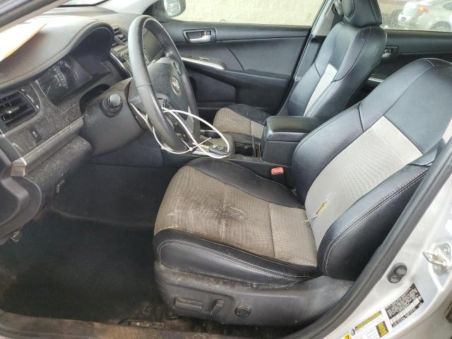 Sedans TOYOTA CAMRY 2013 Srebrny