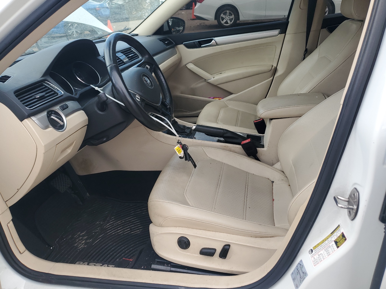 1VWLA7A36KC001700 2019 Volkswagen Passat Wolfsburg