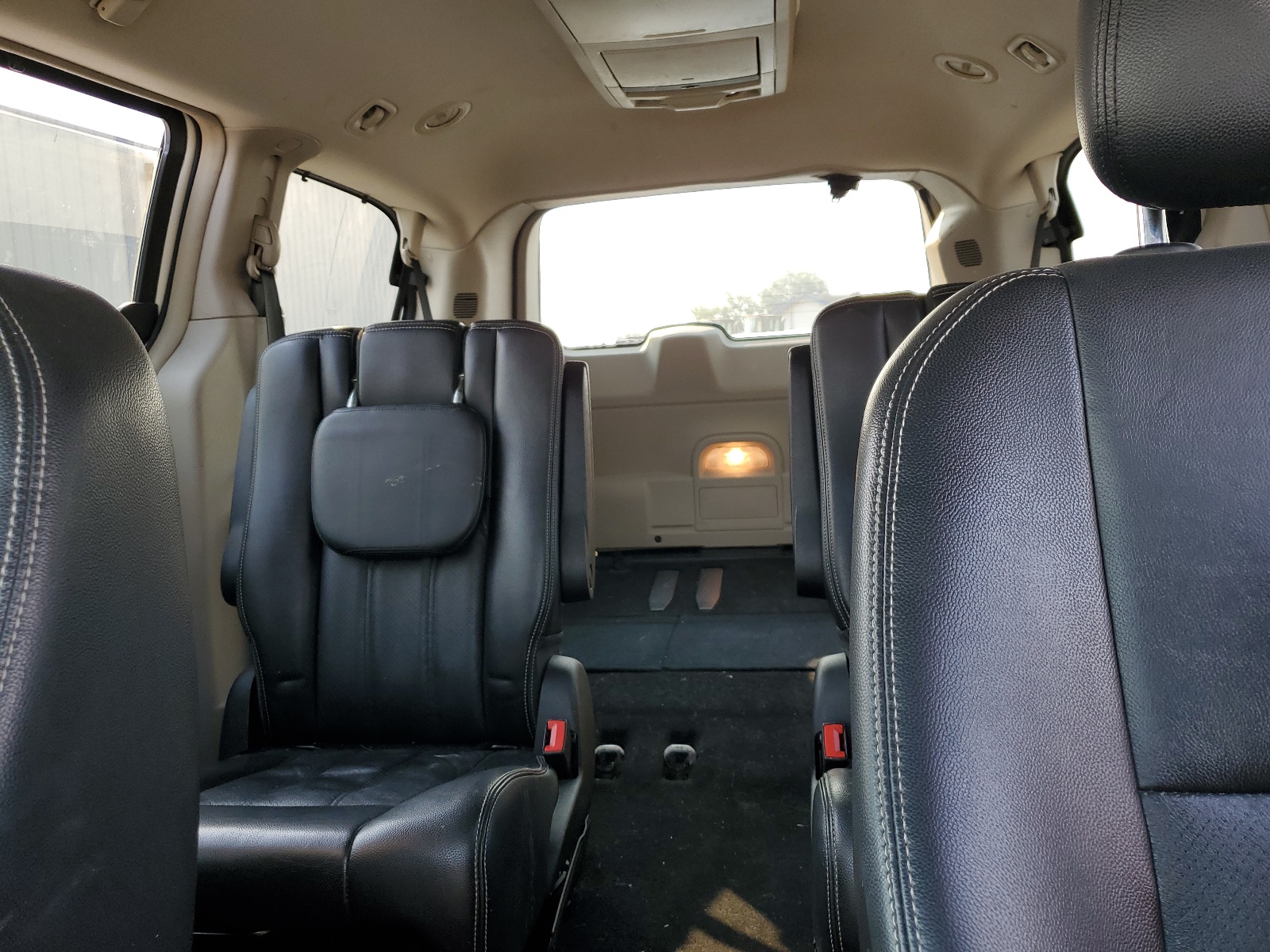 2A4RR8DG2BR679839 2011 Chrysler Town & Country Touring L