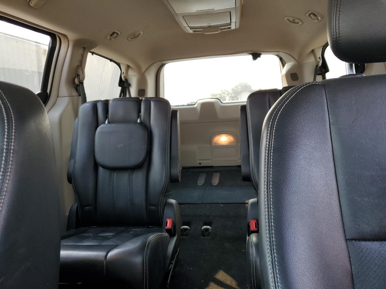 2011 Chrysler Town & Country Touring L VIN: 2A4RR8DG2BR679839 Lot: 63958384