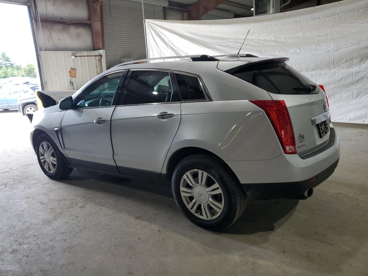 VIN 3GYFNEE33GS563942 2016 CADILLAC SRX no.2