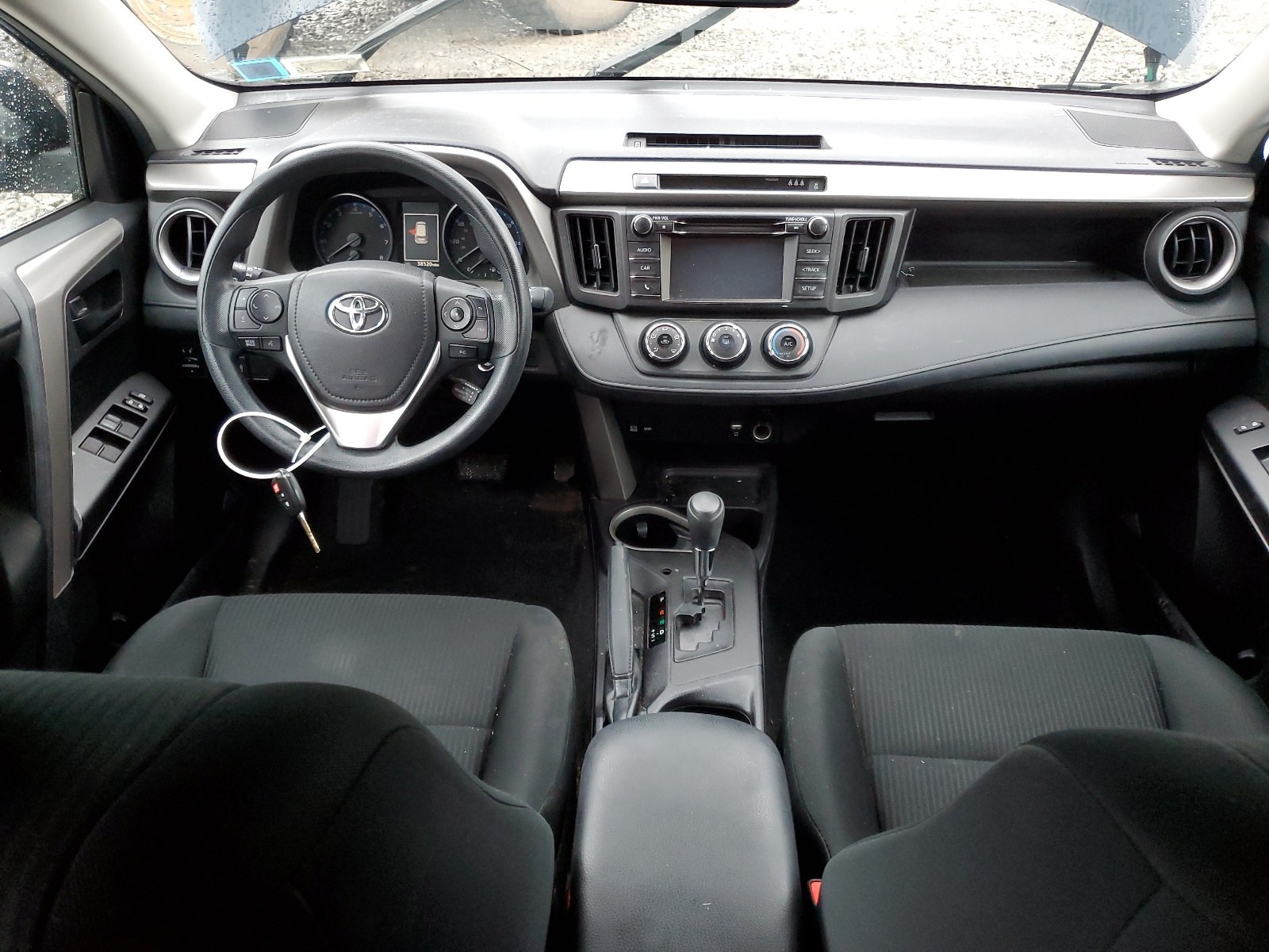 2T3BFREV1JW735146 2018 Toyota Rav4 Le