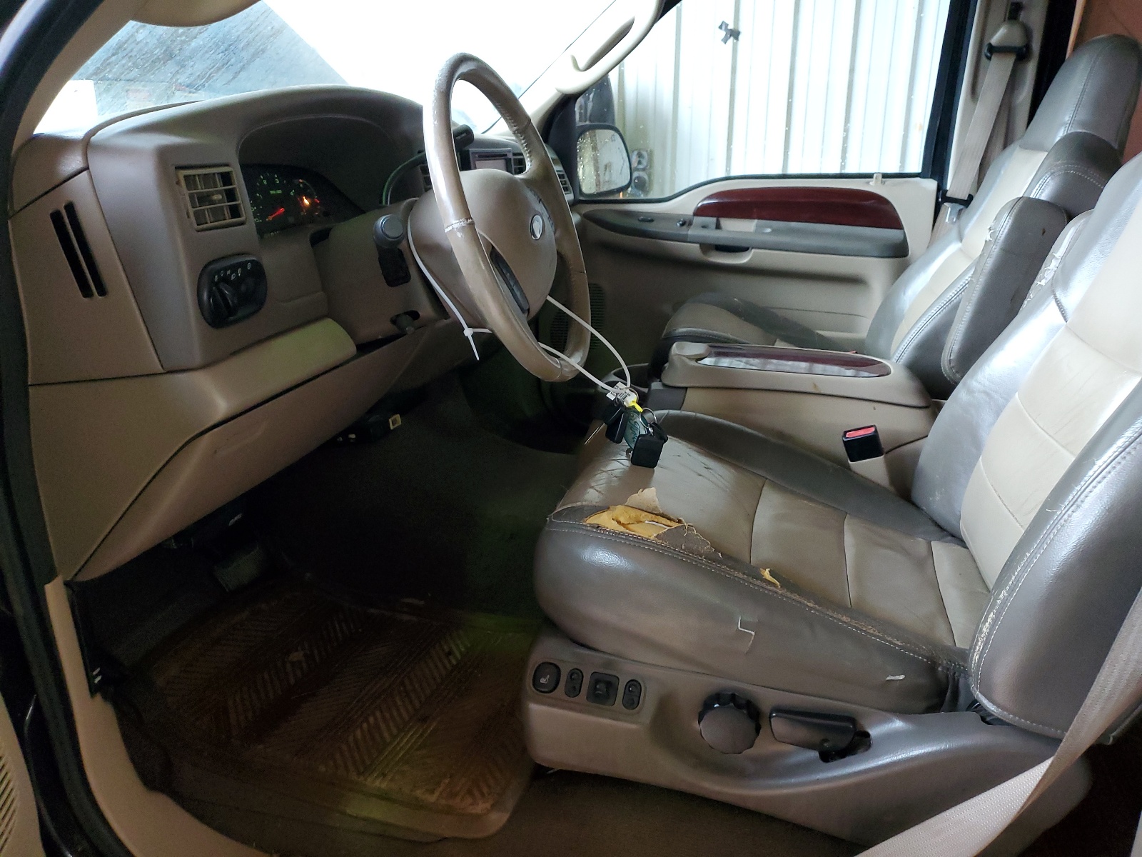 1FMNU44P34EA29697 2004 Ford Excursion Eddie Bauer