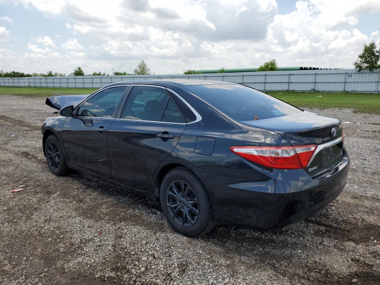 4T1BF1FK1HU415429 2017 TOYOTA CAMRY - Image 2