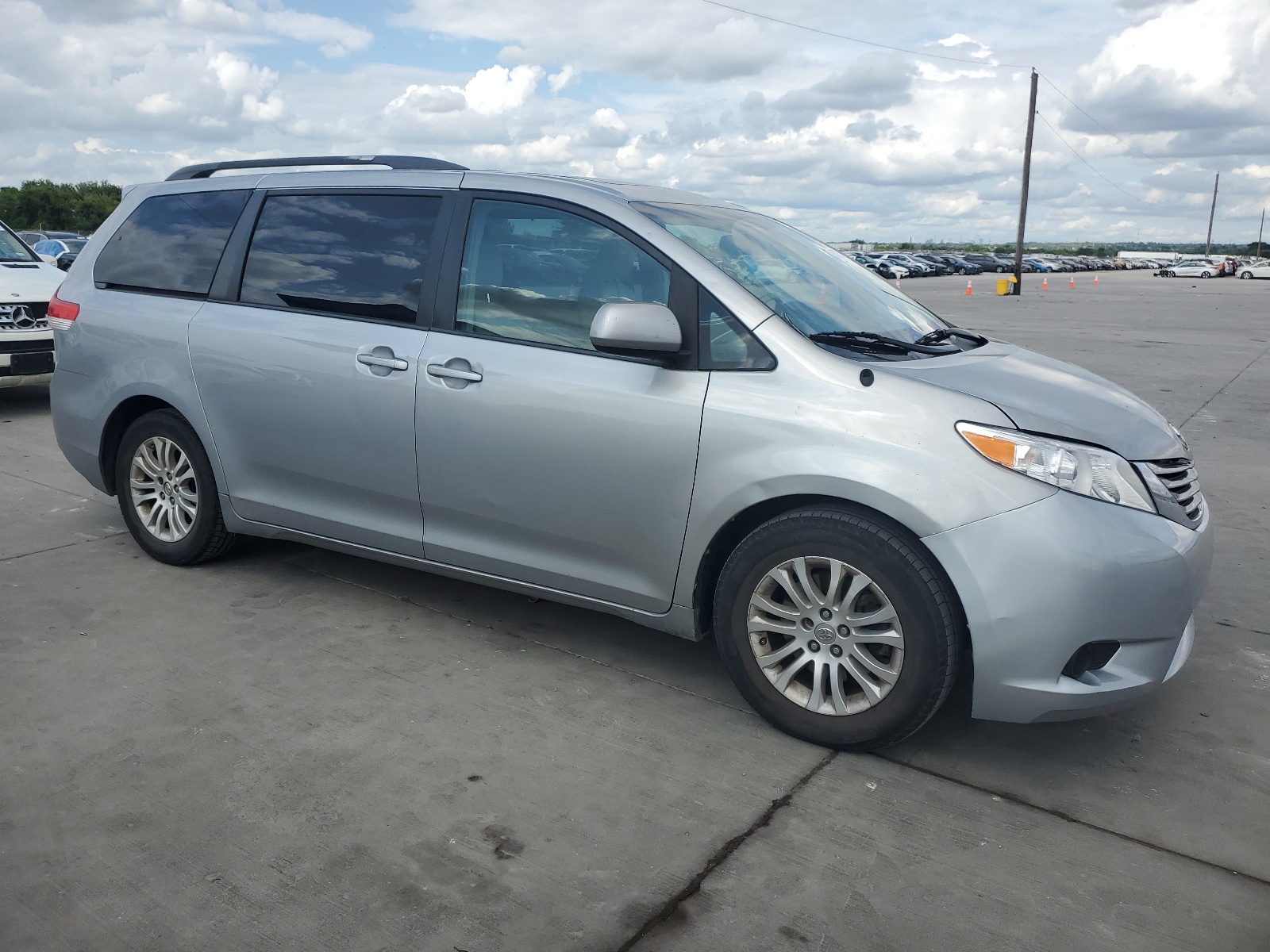 2014 Toyota Sienna Xle vin: 5TDYK3DC2ES446898