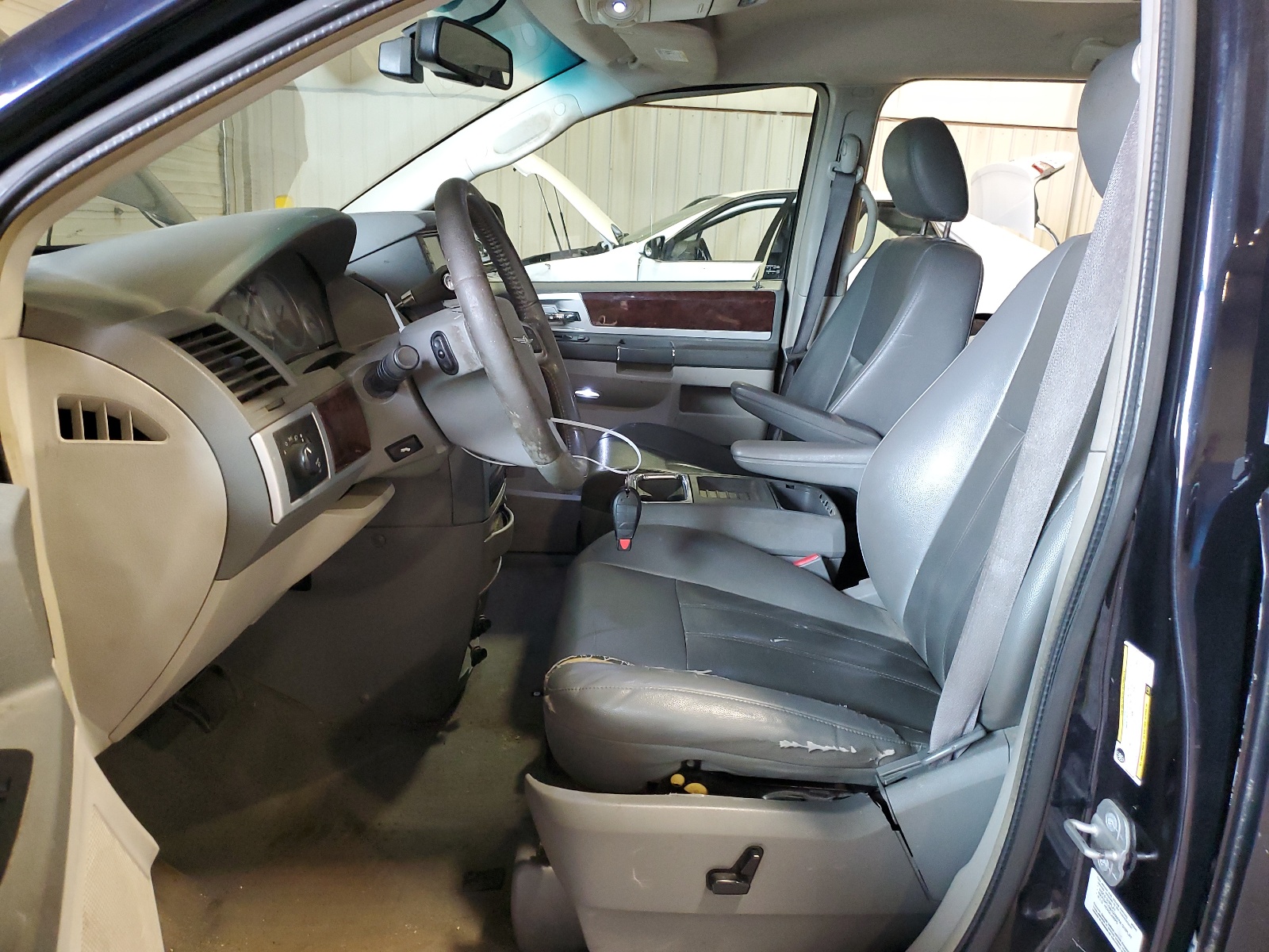 2A4RR5D17AR162688 2010 Chrysler Town & Country Touring