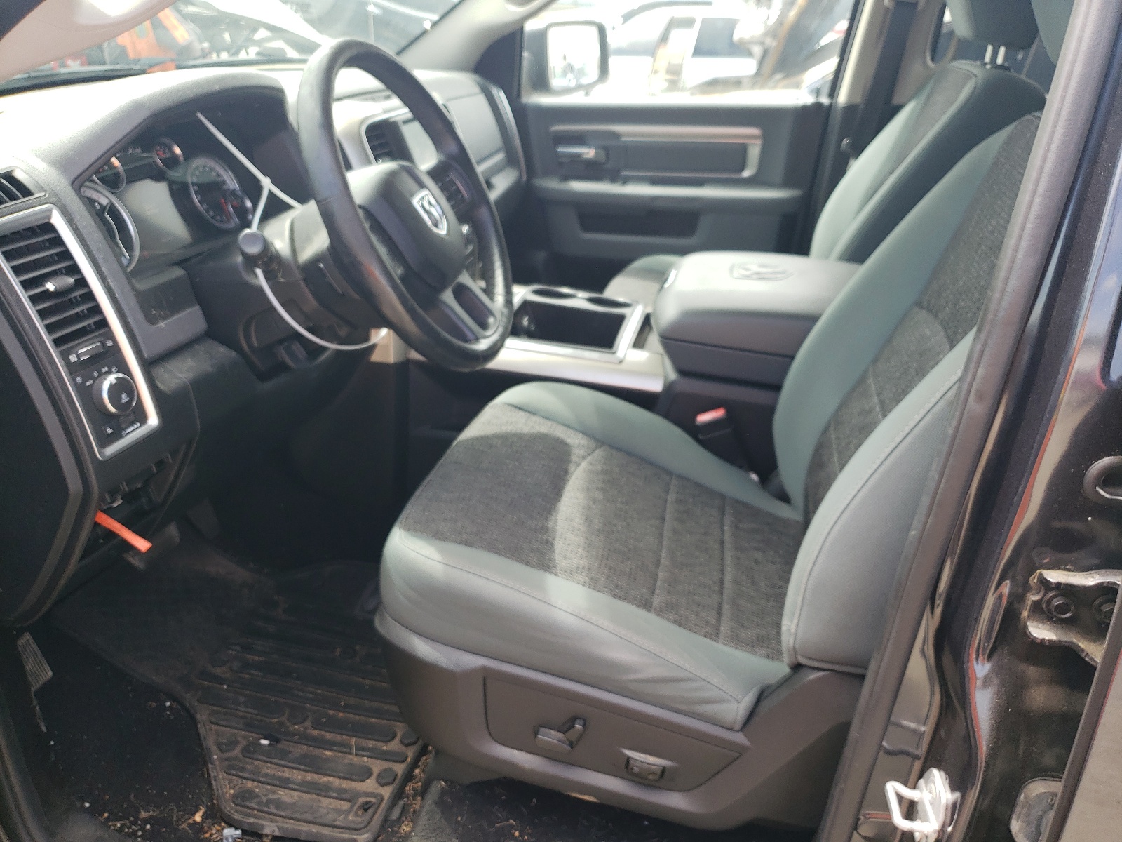 1C6RR7GM3FS569122 2015 Ram 1500 Slt