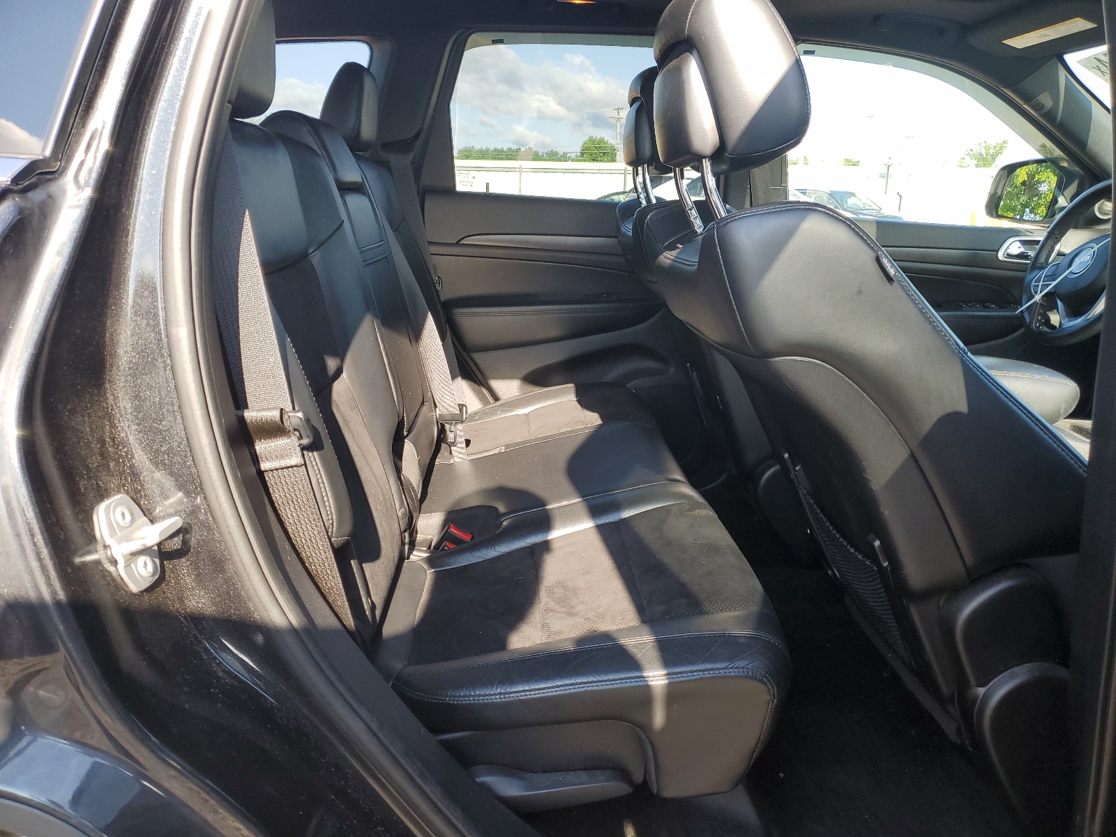 1C4RJFAG7FC165831 2015 Jeep Grand Cherokee Laredo