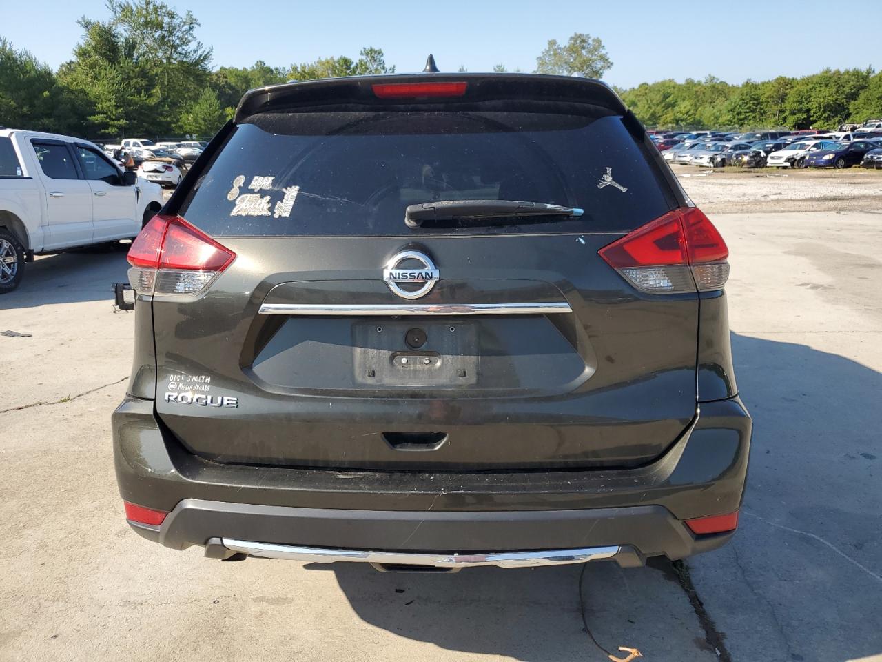 2017 Nissan Rogue S VIN: JN8AT2MT5HW399707 Lot: 61307704