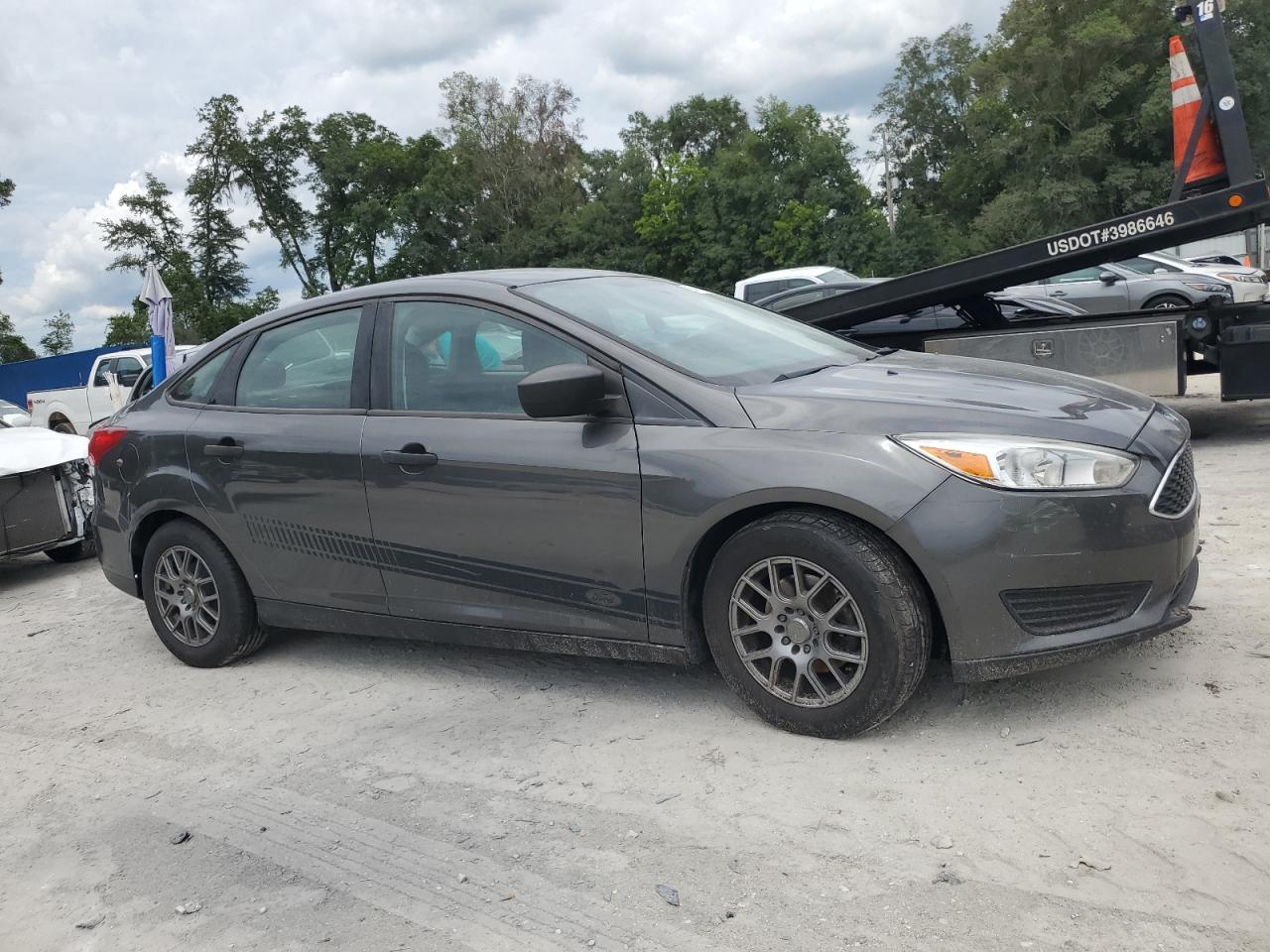 2018 Ford Focus S VIN: 1FADP3E26JL285043 Lot: 62495934