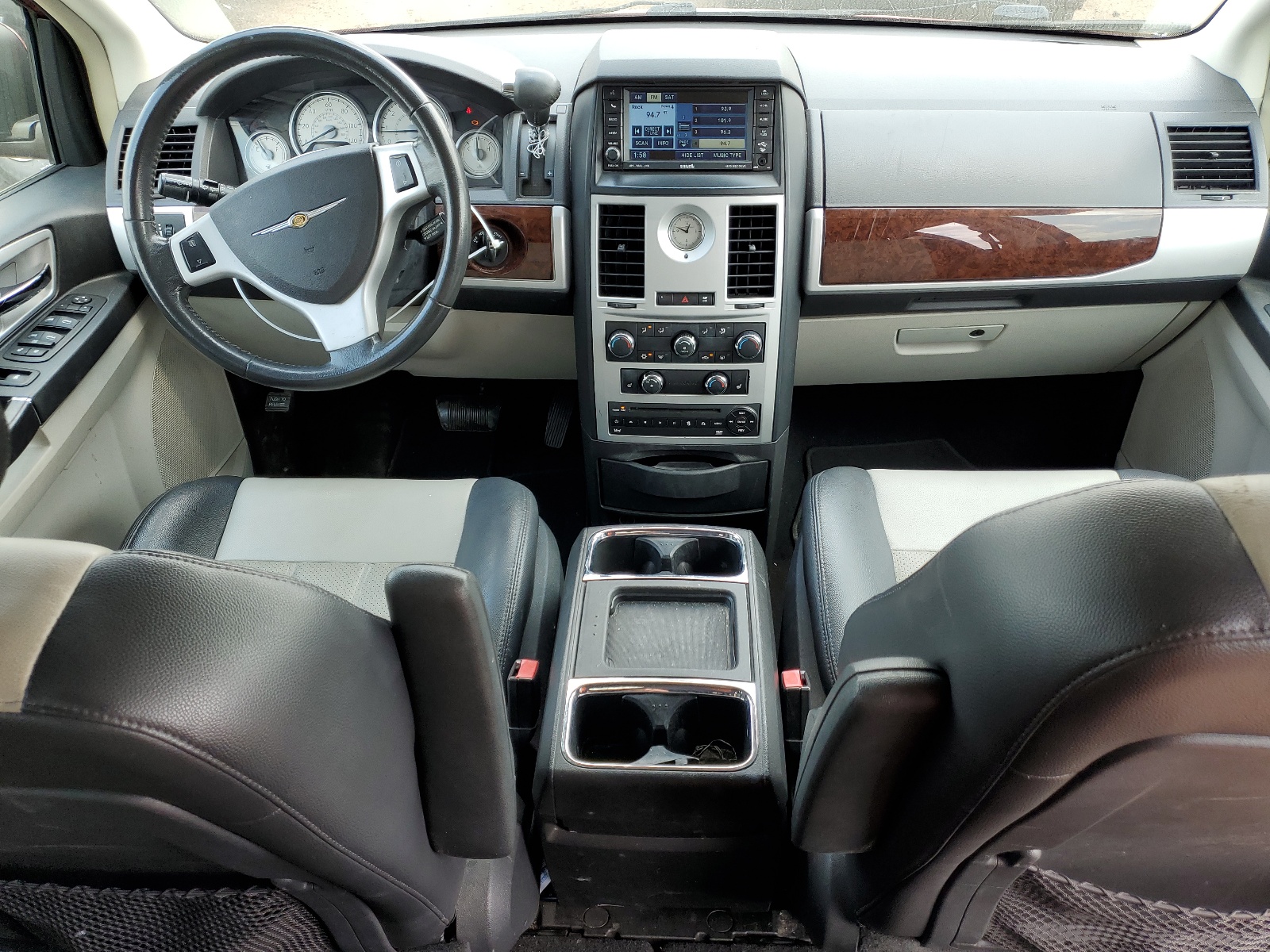 2A4RR8D13AR448488 2010 Chrysler Town & Country Touring Plus