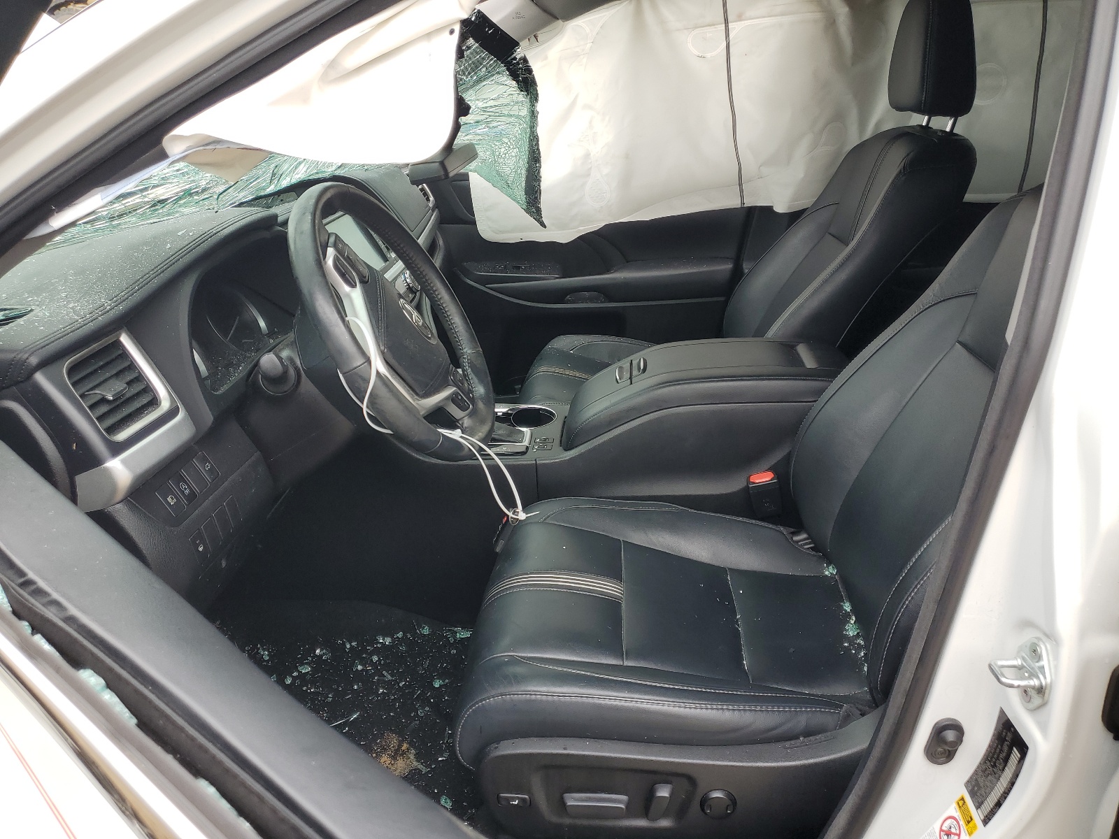 5TDJZRFH3JS546897 2018 Toyota Highlander Se