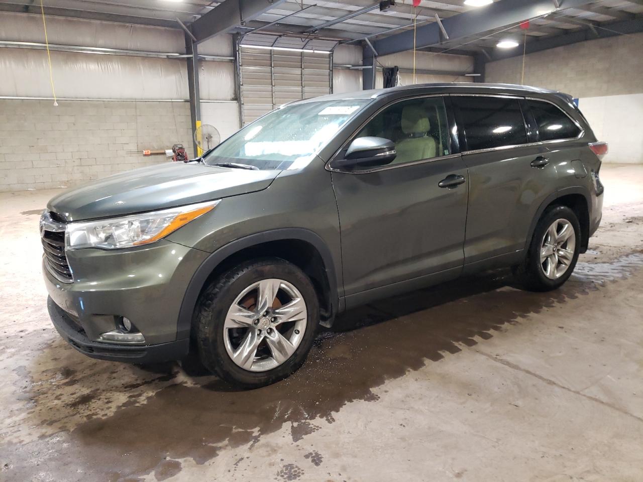 5TDDKRFH7GS339309 2016 TOYOTA HIGHLANDER - Image 1