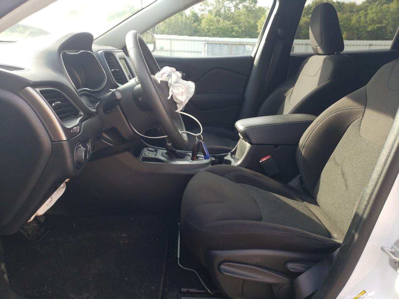 2020 Jeep Cherokee Latitude VIN: 1C4PJLCB8LD547475 Lot: 62242654