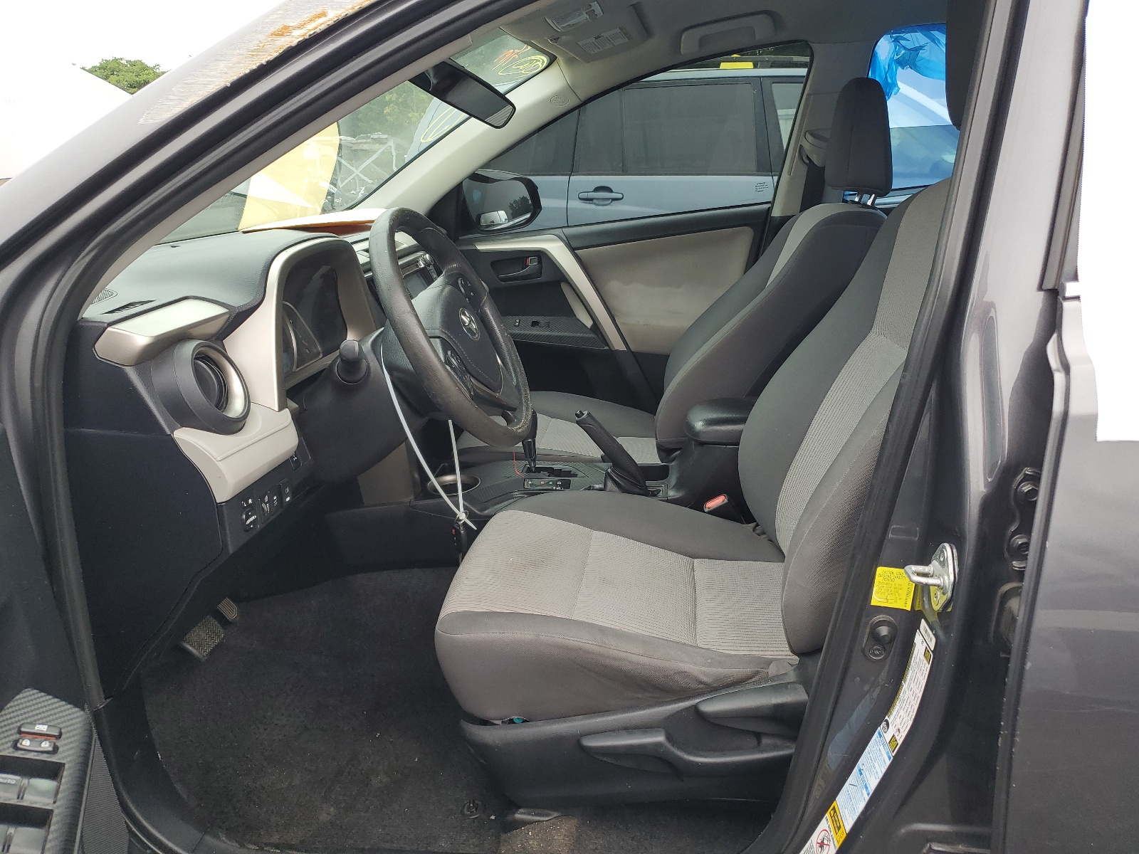 2T3BFREV2FW338813 2015 Toyota Rav4 Le