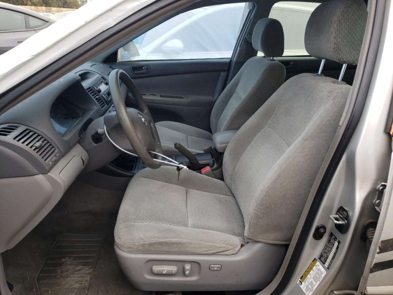 2004 Toyota Camry Le VIN: 4T1BE32K04U341287 Lot: 60611644