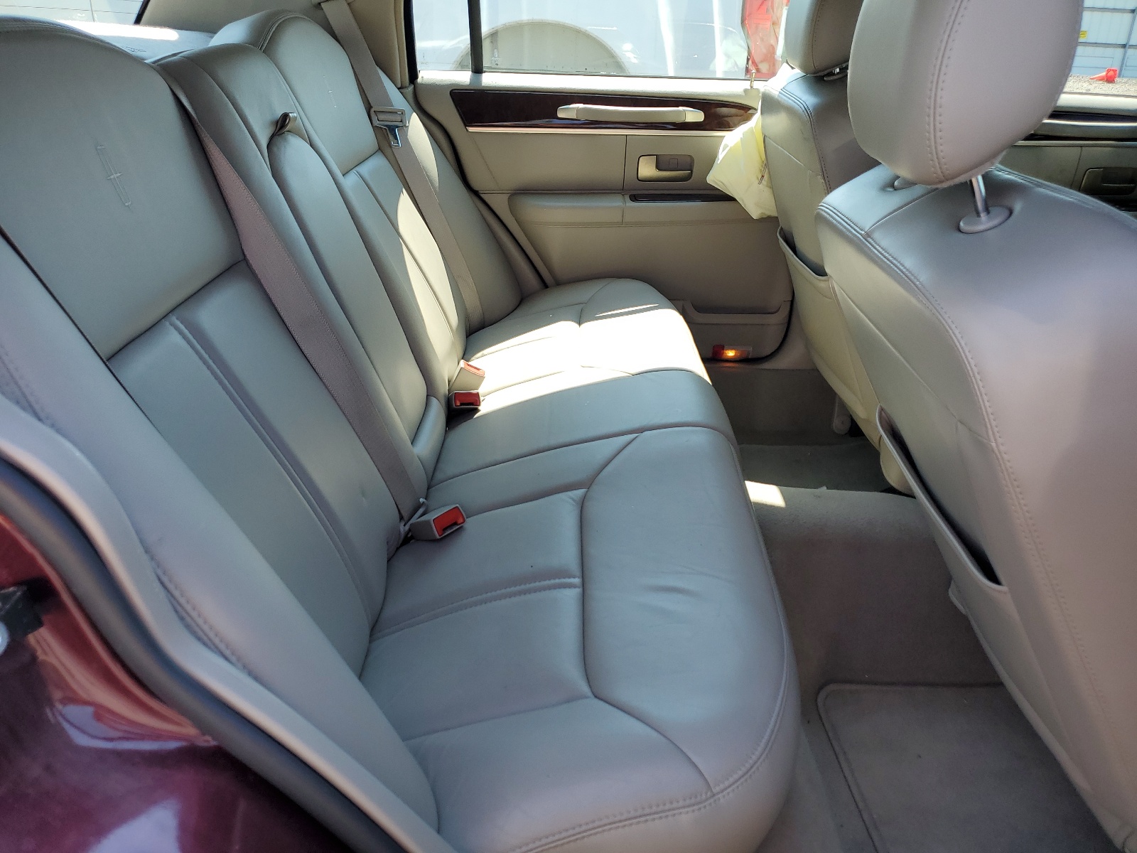 1LNHM82VX7Y605438 2007 Lincoln Town Car Signature Limited