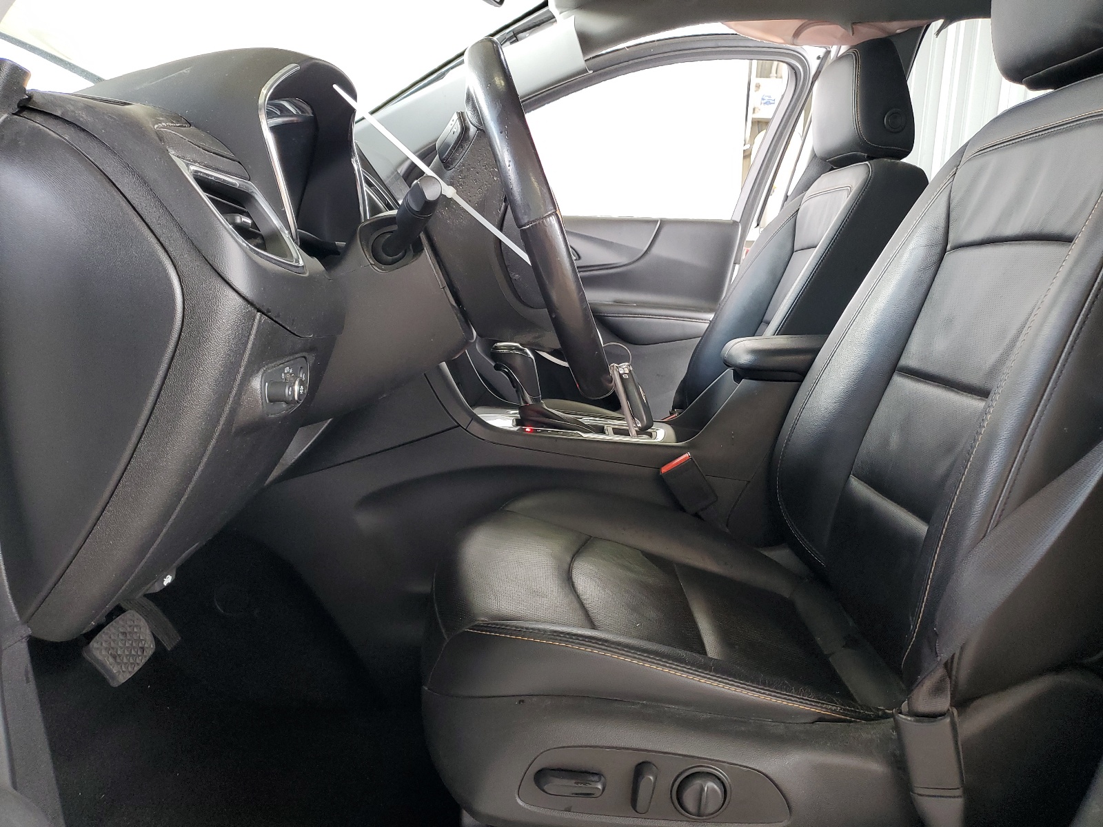 2GNAXNEV0K6208415 2019 Chevrolet Equinox Premier