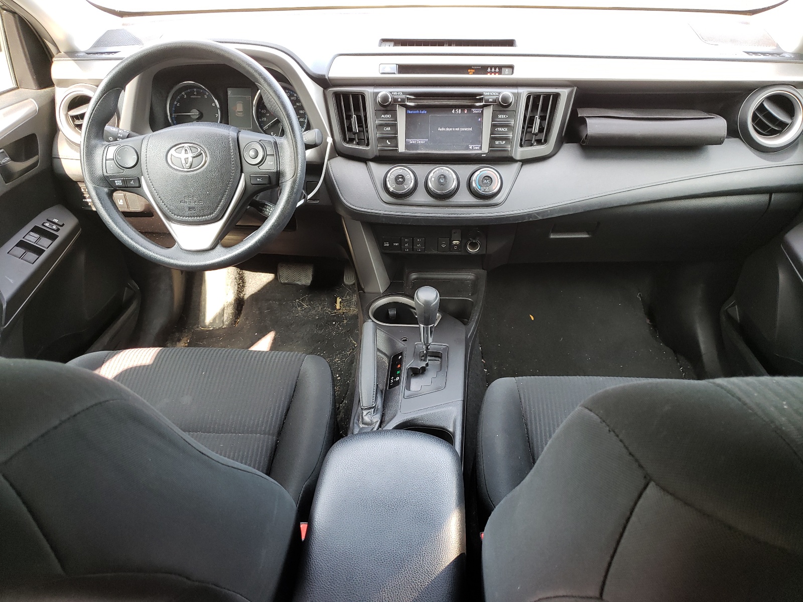 2T3ZFREV9HW366352 2017 Toyota Rav4 Le