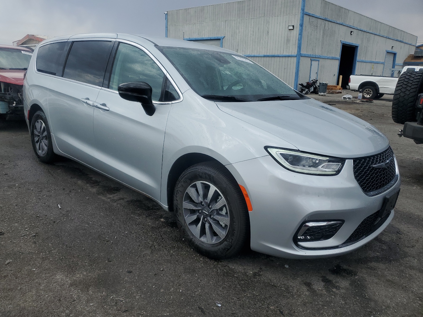 2024 Chrysler Pacifica Hybrid Select vin: 2C4RC1S73RR150184