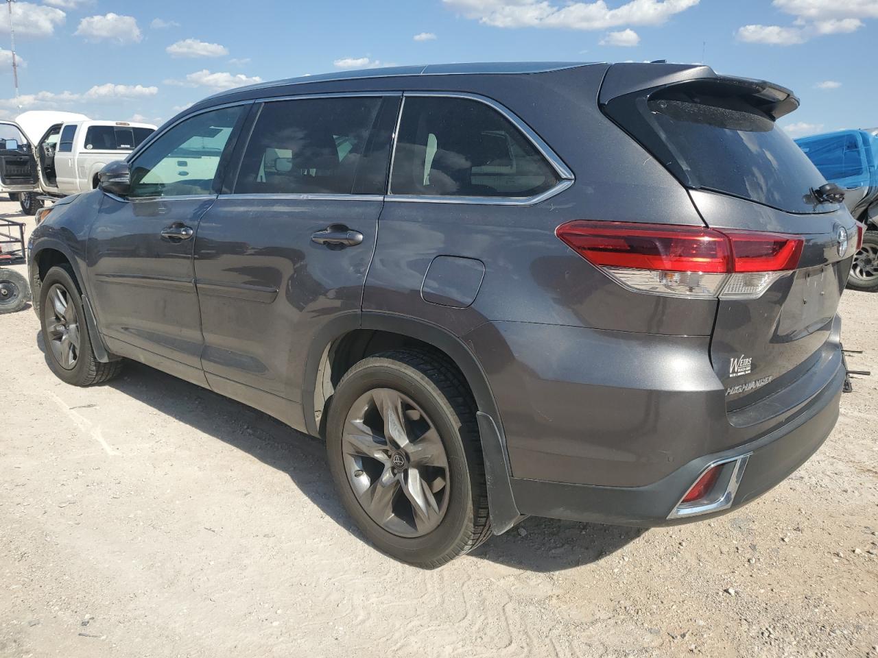 5TDDZRFH1HS459782 2017 TOYOTA HIGHLANDER - Image 2