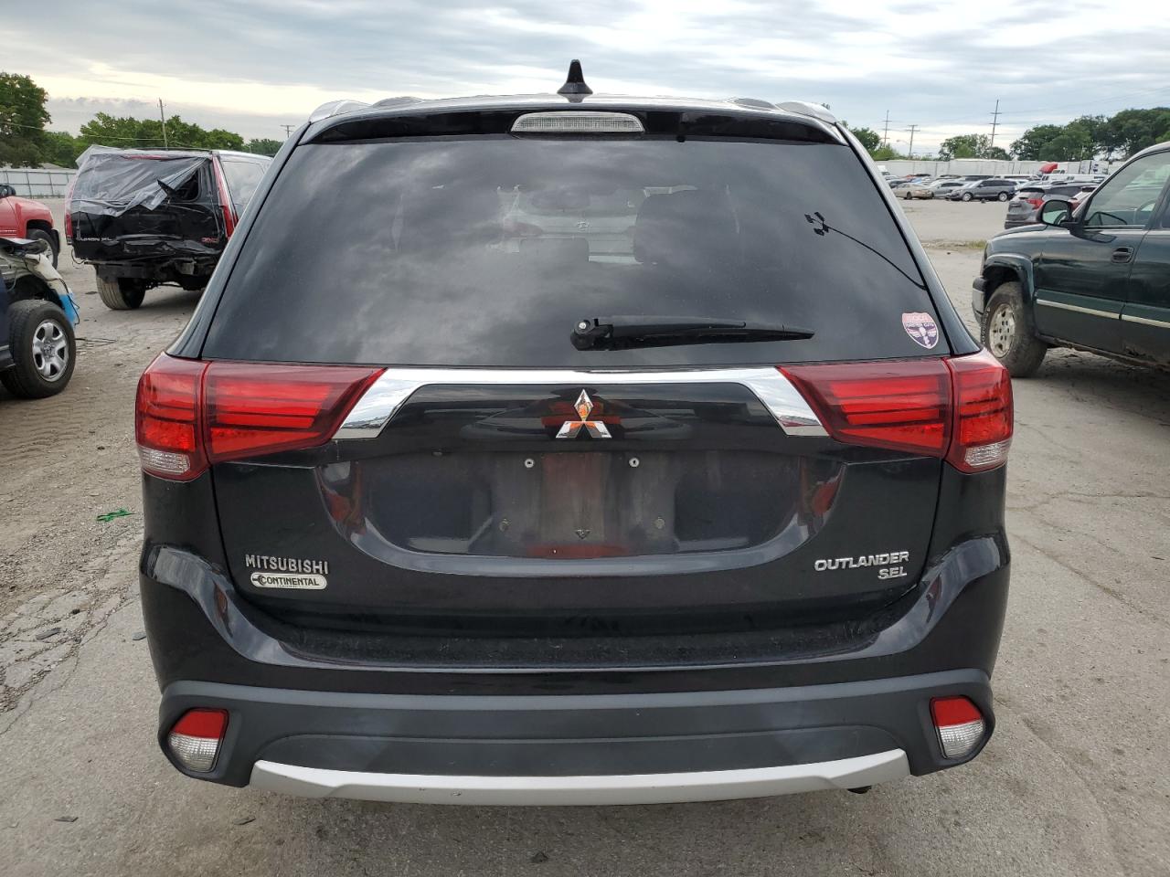 JA4AD3A34JZ061037 2018 Mitsubishi Outlander Se