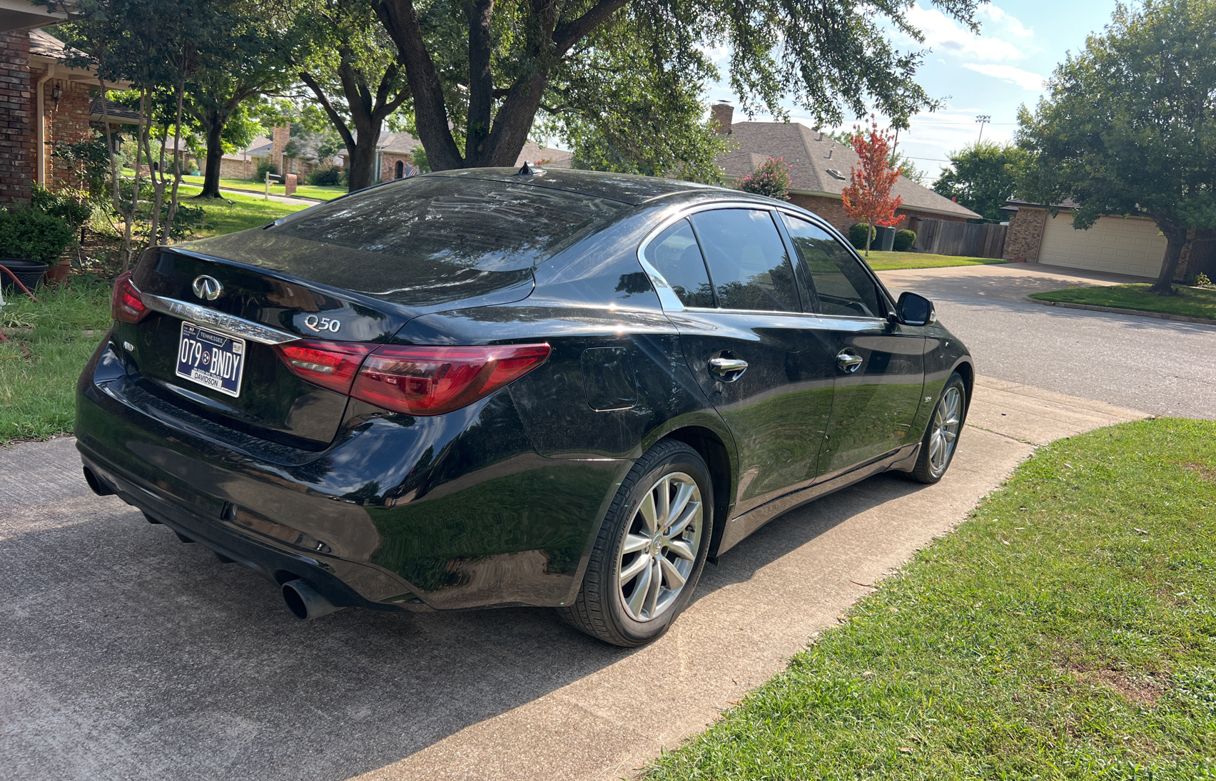 2018 Infiniti Q50 Luxe vin: JN1EV7AR1JM611522