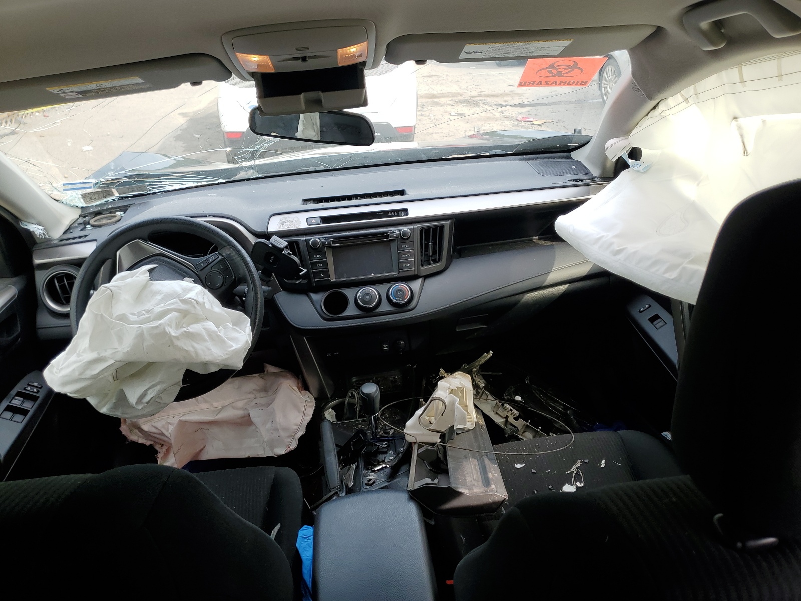 JTMBFREV5JJ726996 2018 Toyota Rav4 Le