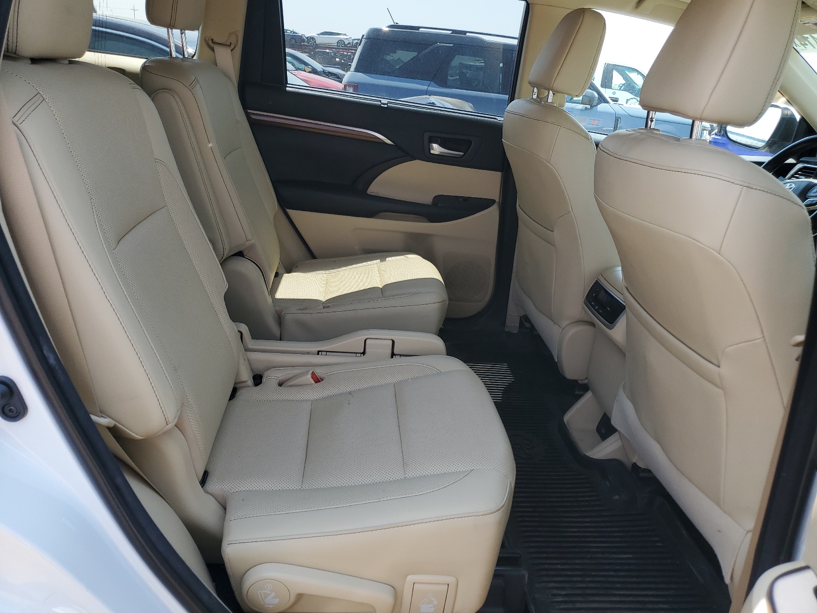 5TDDZRFH6JS828674 2018 Toyota Highlander Limited