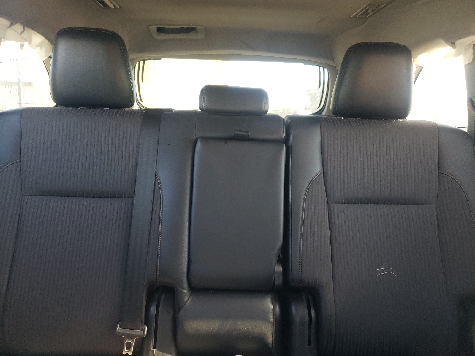 5TDZZRFH3HS218327 2017 Toyota Highlander Le