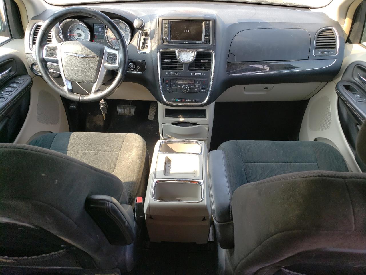 2011 Chrysler Town & Country Touring VIN: 2A4RR5DG2BR747152 Lot: 64374604