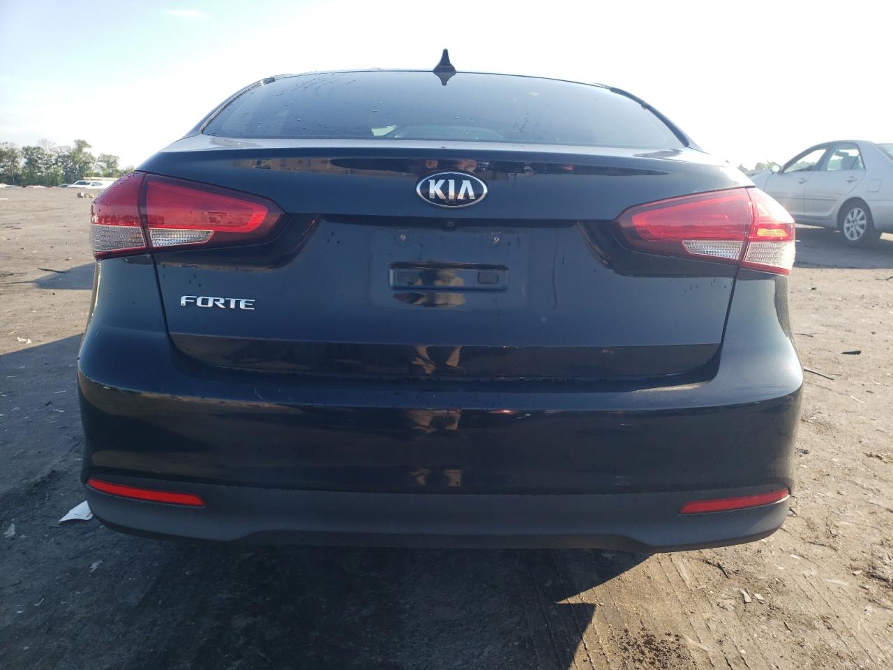 2017 Kia Forte Lx VIN: 3KPFL4A7XHE038374 Lot: 61397764