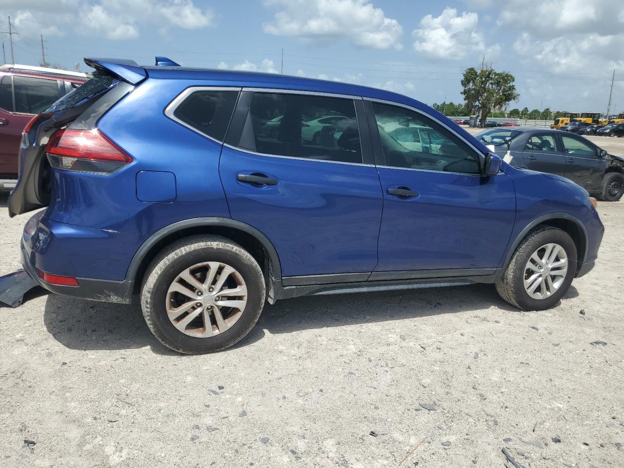 2018 Nissan Rogue - Image 3