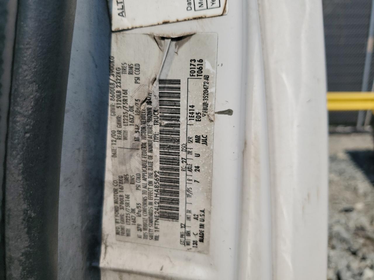 2001 Ford Econoline E250 Van VIN: 1FTNE24L21HA85692 Lot: 62635994