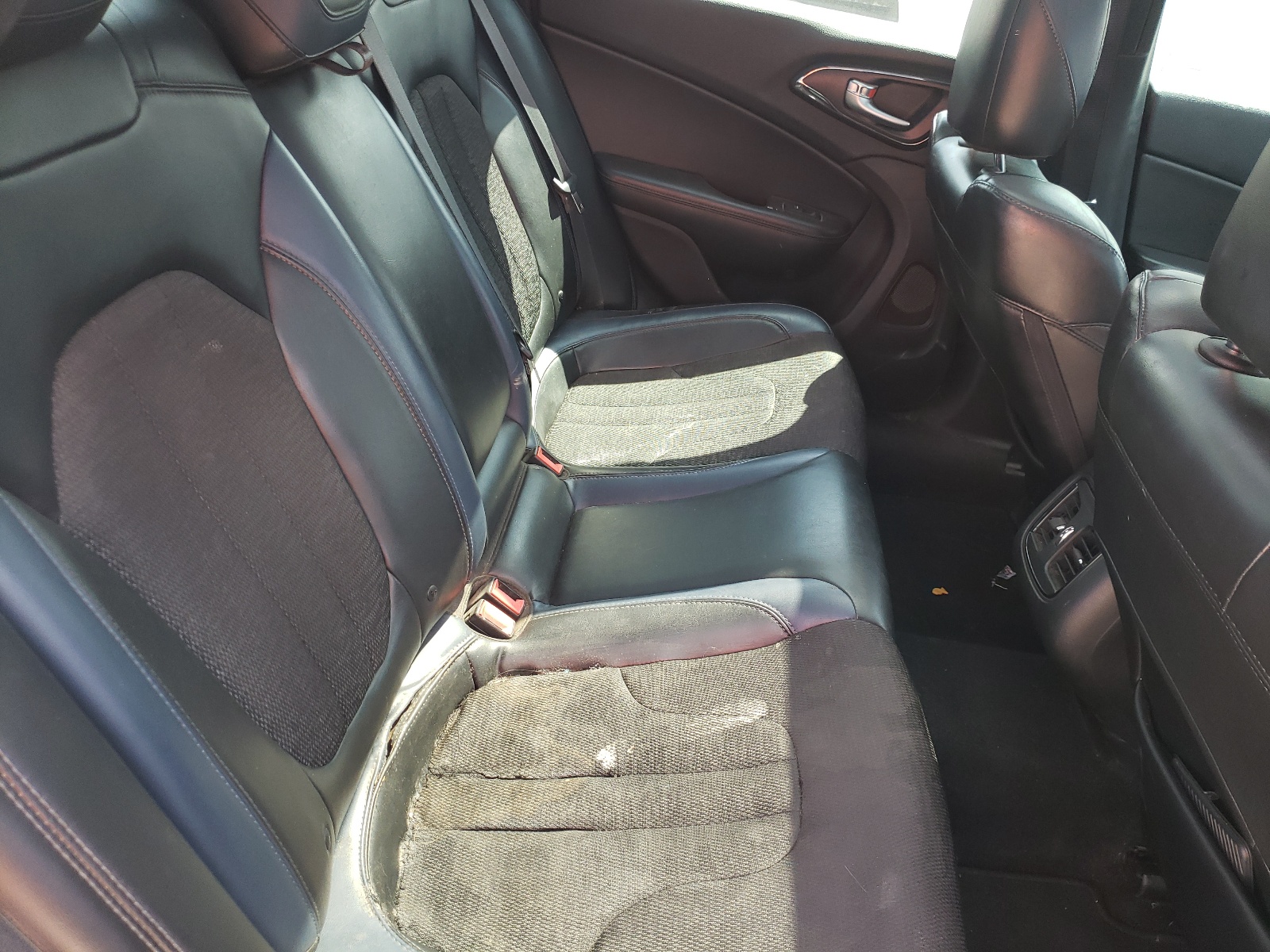 1C3CCCDGXFN540453 2015 Chrysler 200 S