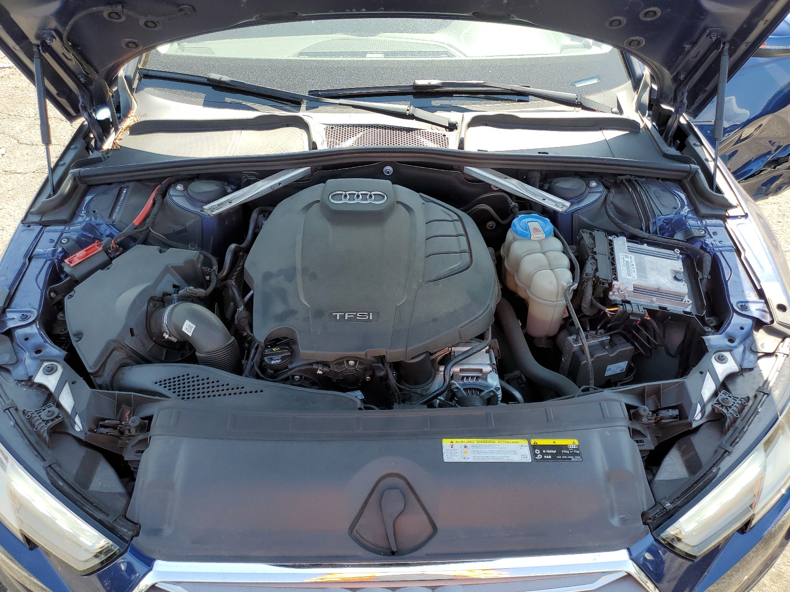 WAUKMAF48JA049324 2018 Audi A4 Premium