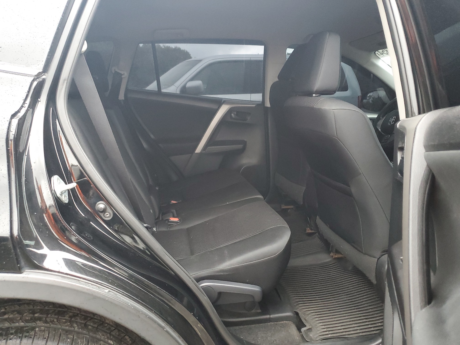 2T3BFREVXHW567615 2017 Toyota Rav4 Le