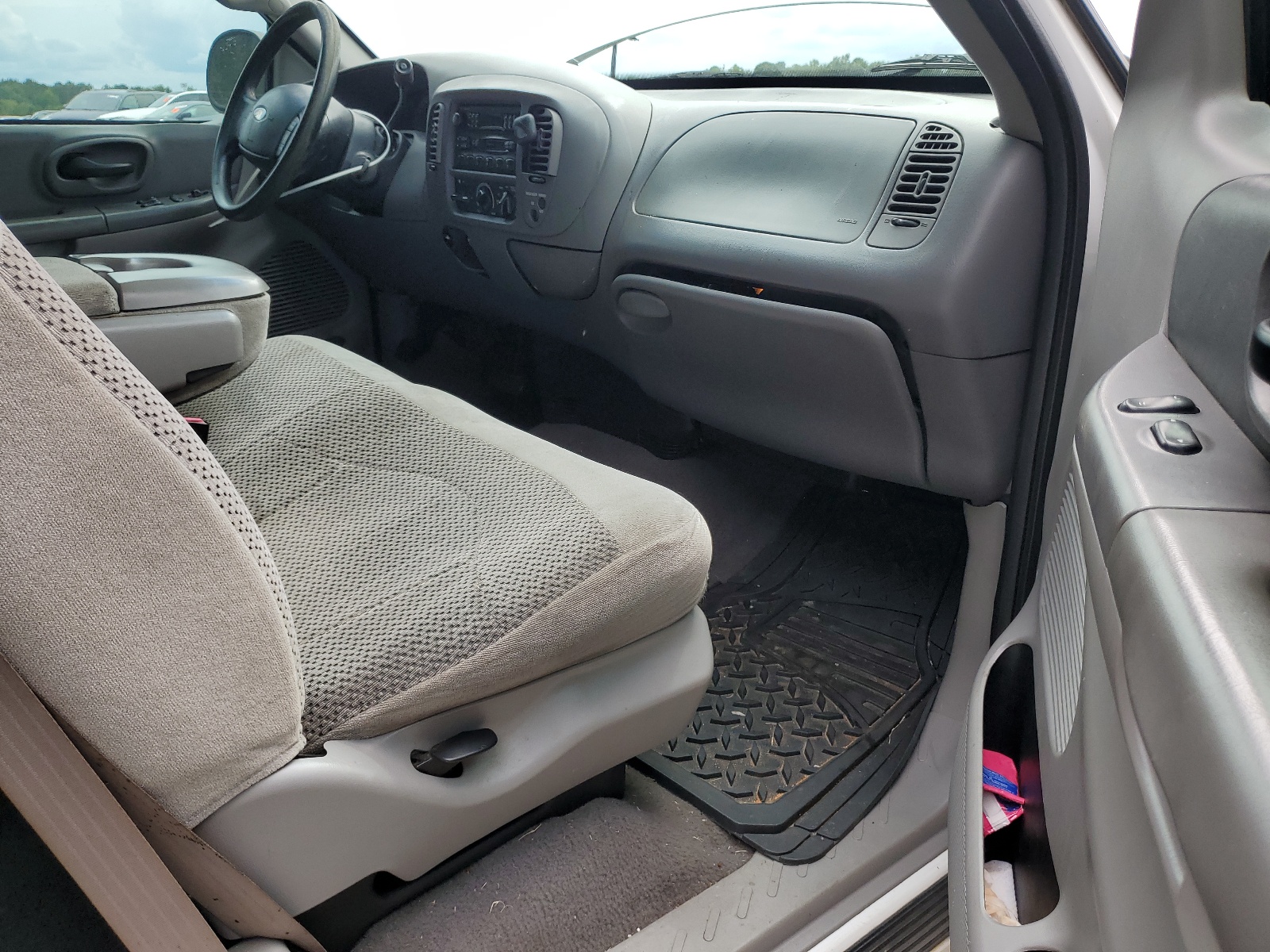 1FTRX17L6YKA65573 2000 Ford F150