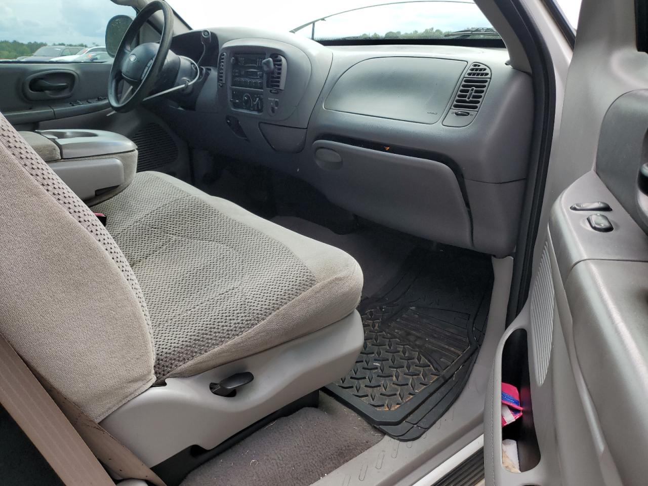 2000 Ford F150 VIN: 1FTRX17L6YKA65573 Lot: 64680724