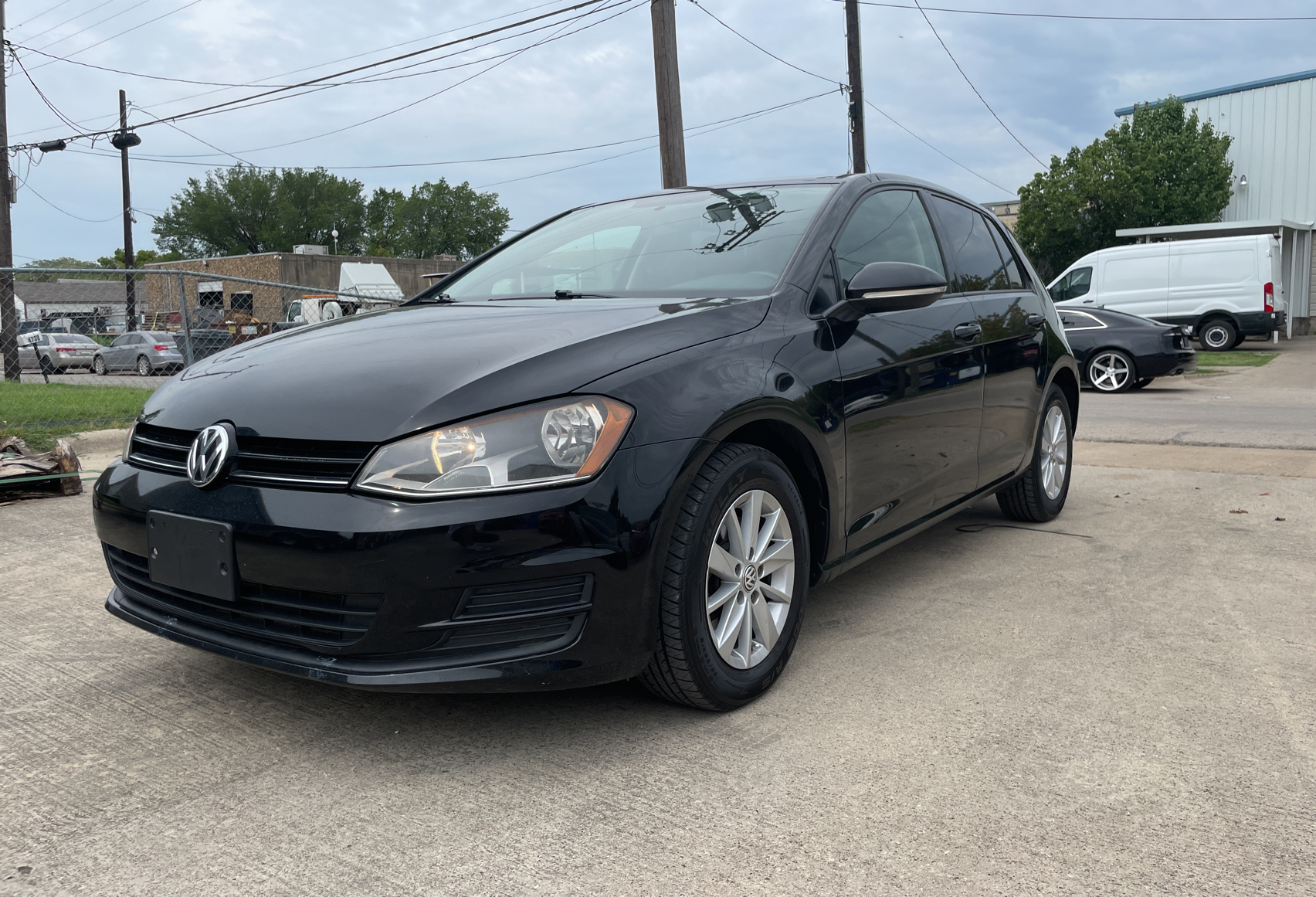 2017 Volkswagen Golf S vin: 3VW217AUXHM047851