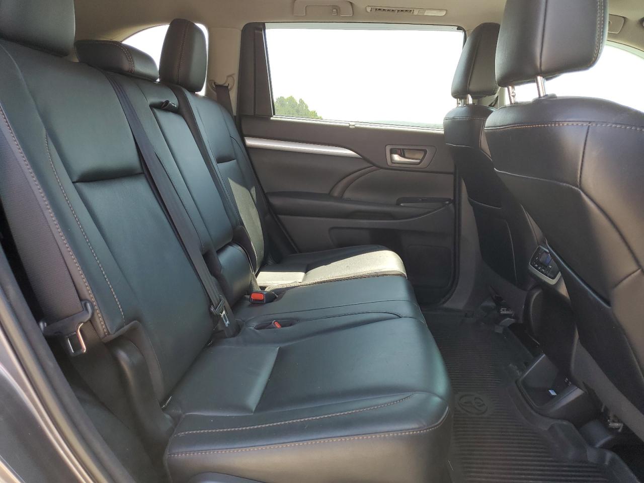 2018 Toyota Highlander Se VIN: 5TDJZRFHXJS862605 Lot: 61648784